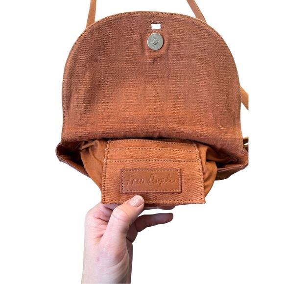 Free People Faye Saddle Belt Bag Leather Half-moon Minimalistic Design Brown - Picture 6 of 15